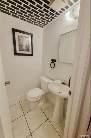 Builiding view twelve for 32756 Barclay Sq, Warren, MI. 48093