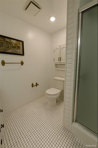 Builiding view twenty one for 32756 Barclay Sq, Warren, MI. 48093