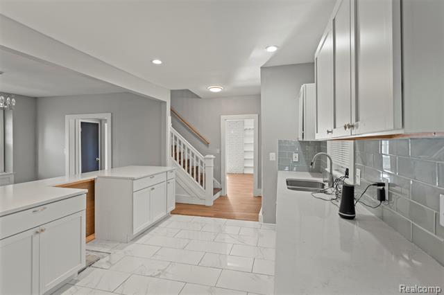 Builiding view fifteen for 388 Chalmers, Detroit, MI. 48215