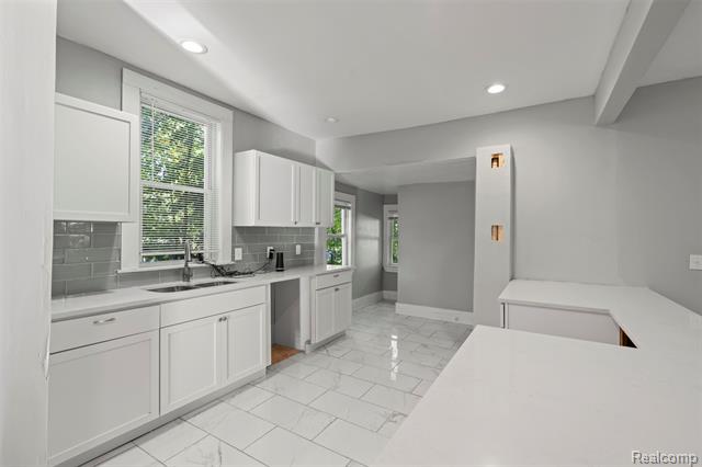 Builiding view thirteen for 388 Chalmers, Detroit, MI. 48215