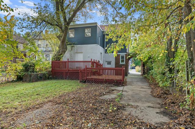 Builiding view thirty five for 388 Chalmers, Detroit, MI. 48215