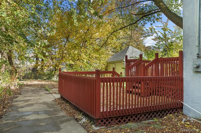 Builiding view thirty seven for 388 Chalmers, Detroit, MI. 48215