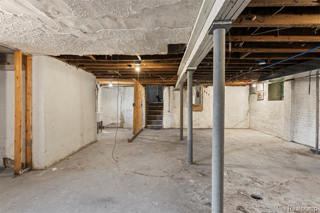 Builiding view thirty two for 388 Chalmers, Detroit, MI. 48215