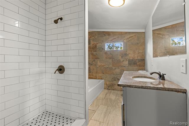 Builiding view twenty five for 388 Chalmers, Detroit, MI. 48215