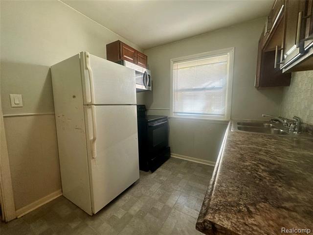 Builiding view five for 15059 Evergreen, Detroit, MI. 48223