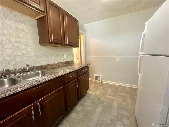 Builiding view six for 15059 Evergreen, Detroit, MI. 48223