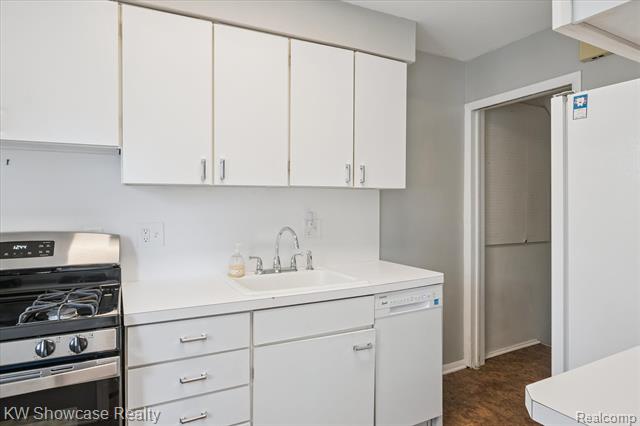 Builiding view eighteen for 23112 Marter, Saint Clair Shores, MI. 48080