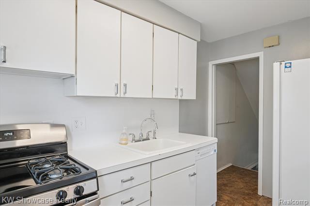 Builiding view seventeen for 23112 Marter, Saint Clair Shores, MI. 48080