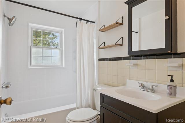 Builiding view twenty three for 23112 Marter, Saint Clair Shores, MI. 48080