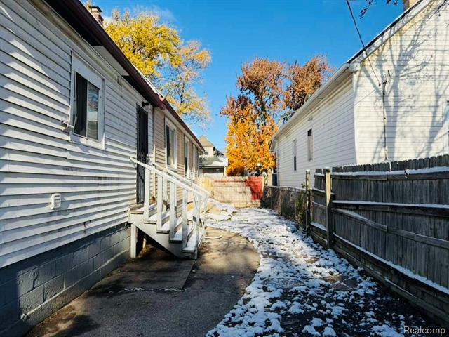 Builiding view fifteen for 8737 Smart, Detroit, MI. 48210