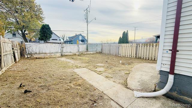 Builiding view five for 8737 Smart, Detroit, MI. 48210