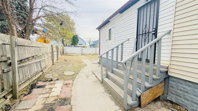 Builiding view four for 8737 Smart, Detroit, MI. 48210