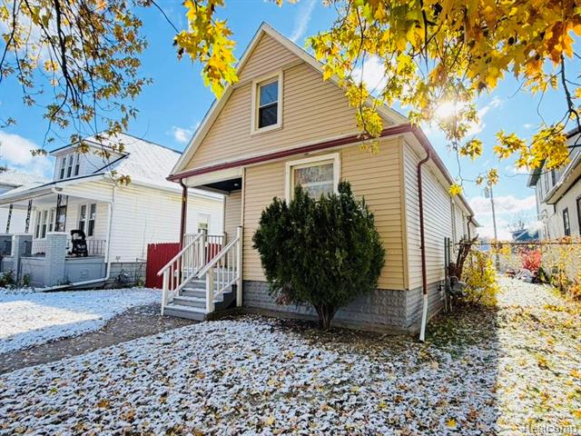 Builiding view nineteen for 8737 Smart, Detroit, MI. 48210