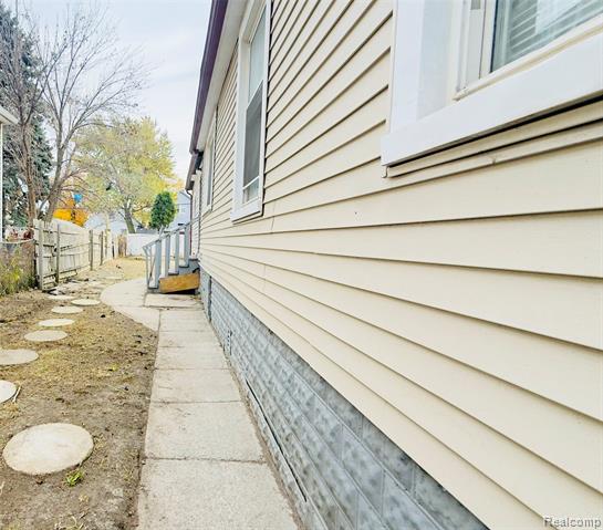 Builiding view three for 8737 Smart, Detroit, MI. 48210