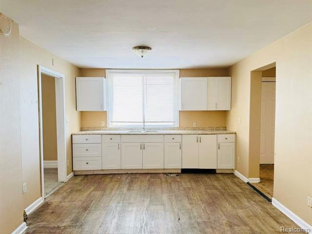 Builiding view twenty one for 8737 Smart, Detroit, MI. 48210