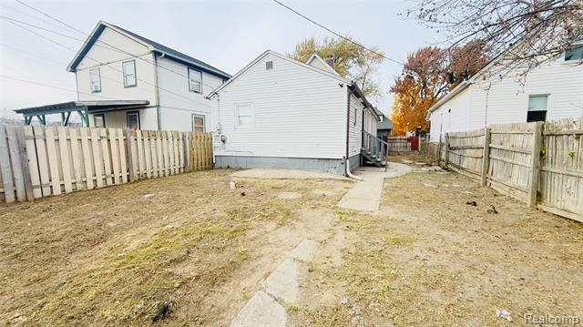 Builiding view two for 8737 Smart, Detroit, MI. 48210