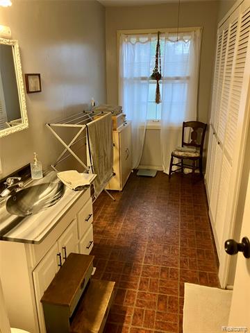 Builiding view fifteen for 41 Charles St, Hillsdale, MI. 49242