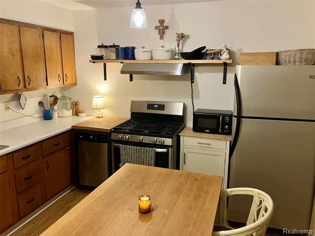 Builiding view seven for 41 Charles St, Hillsdale, MI. 49242