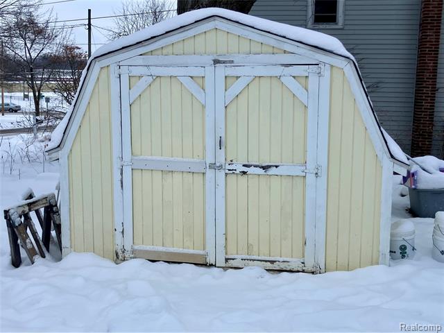 Builiding view seventeen for 41 Charles St, Hillsdale, MI. 49242