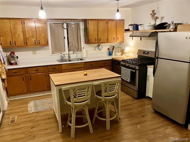 Builiding view six for 41 Charles St, Hillsdale, MI. 49242