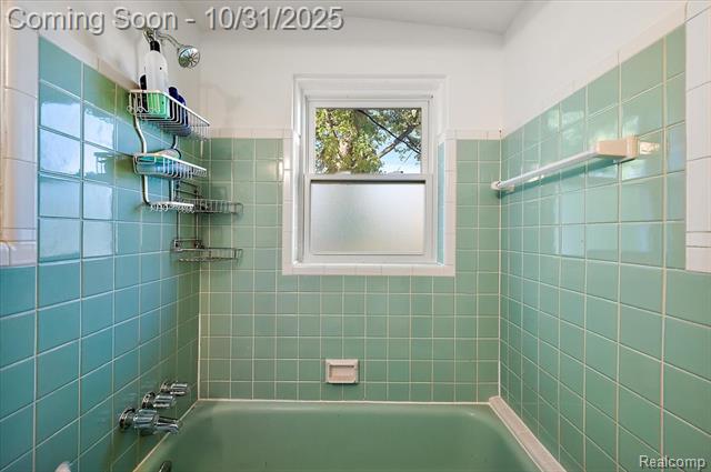 Builiding view eighteen for 122 N Edgeworth, Royal Oak, MI. 48067