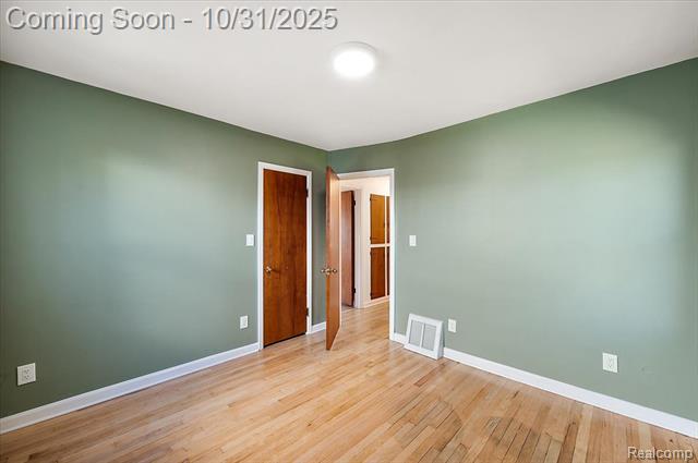 Builiding view sixteen for 122 N Edgeworth, Royal Oak, MI. 48067