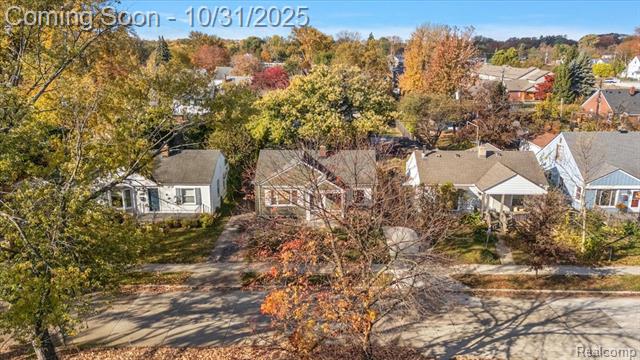 Builiding view thirty four for 122 N Edgeworth, Royal Oak, MI. 48067