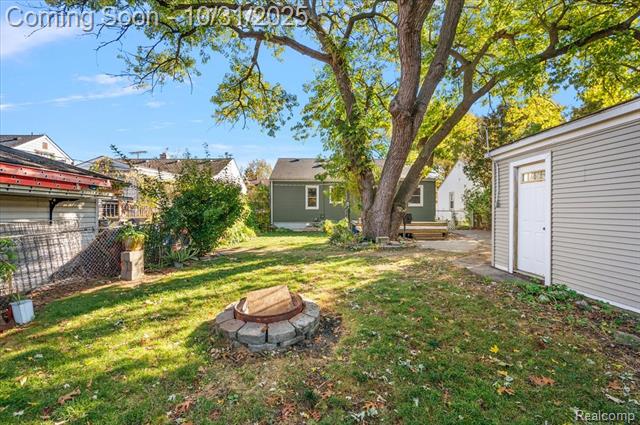 Builiding view thirty one for 122 N Edgeworth, Royal Oak, MI. 48067