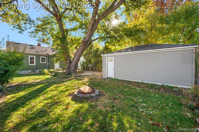 Builiding view thirty for 122 N Edgeworth, Royal Oak, MI. 48067