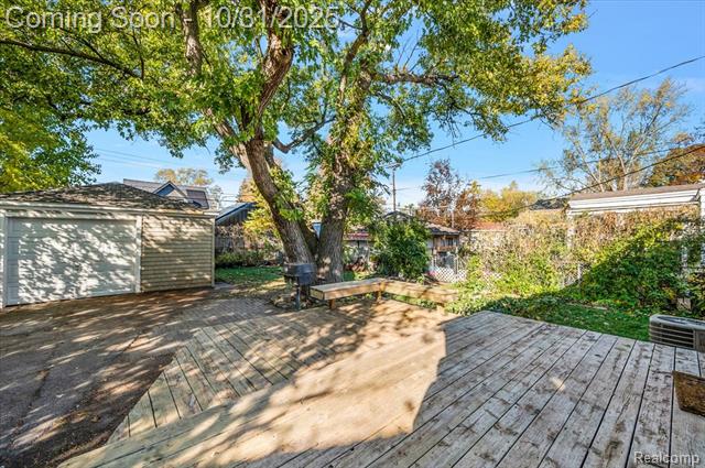 Builiding view twenty eight for 122 N Edgeworth, Royal Oak, MI. 48067