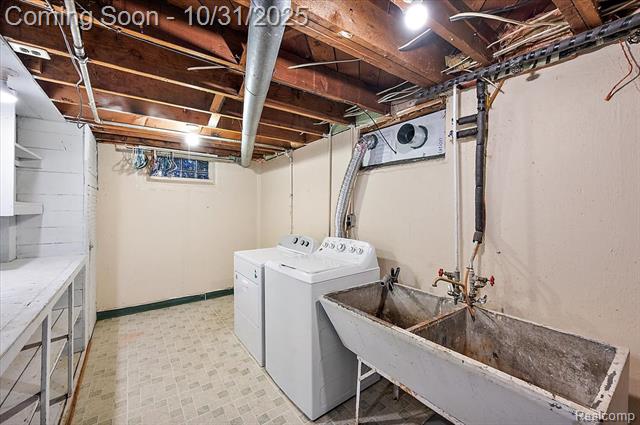 Builiding view twenty one for 122 N Edgeworth, Royal Oak, MI. 48067