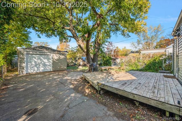 Builiding view twenty seven for 122 N Edgeworth, Royal Oak, MI. 48067