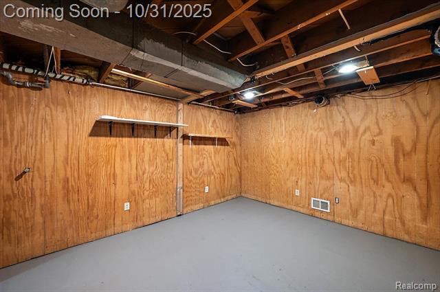 Builiding view twenty two for 122 N Edgeworth, Royal Oak, MI. 48067