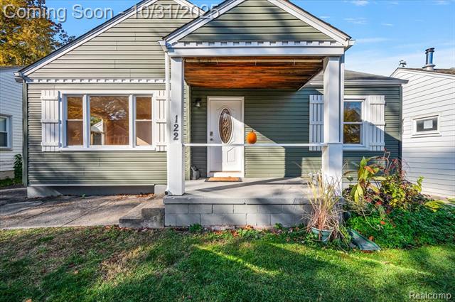 Builiding view two for 122 N Edgeworth, Royal Oak, MI. 48067