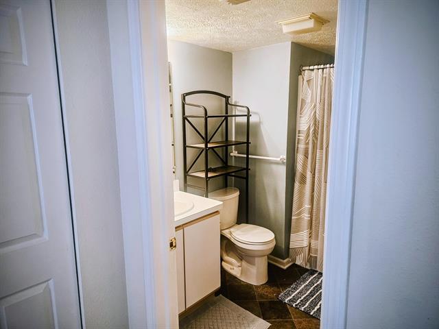 Builiding view ten for 1573 Oakfield, Ann Arbor, MI. 48108