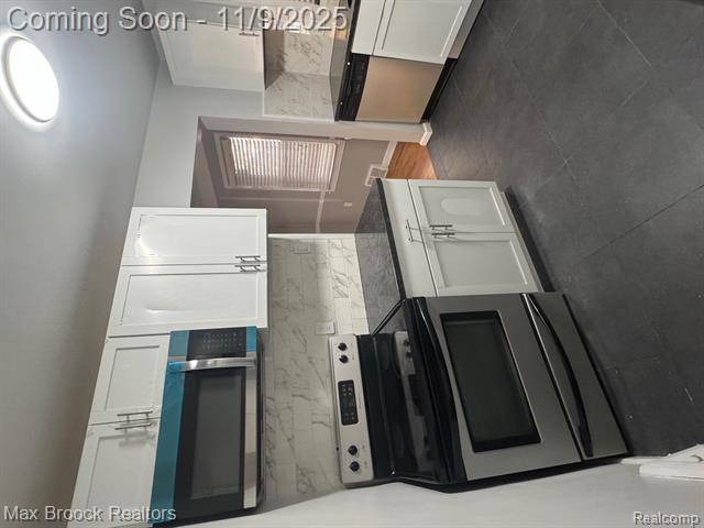 Builiding view one for 313 S Dorchester, Royal Oak, MI. 48067