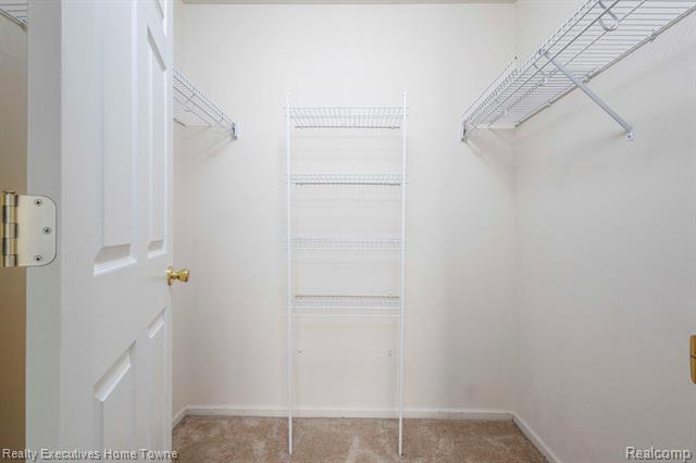 Builiding view eighteen for 4289 Berkshire, Sterling Heights, MI. 48314