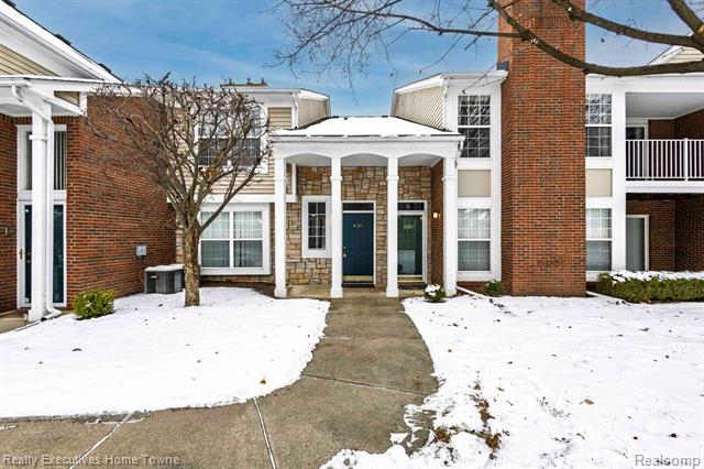 Builiding view one for 4289 Berkshire, Sterling Heights, MI. 48314