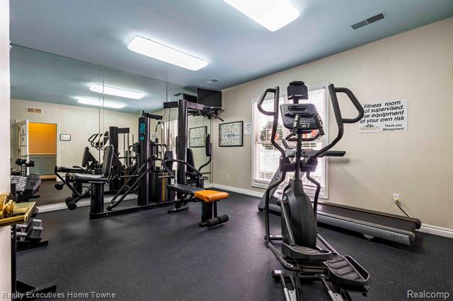 Builiding view thirty two for 4289 Berkshire, Sterling Heights, MI. 48314