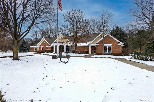 Builiding view thirty for 4289 Berkshire, Sterling Heights, MI. 48314