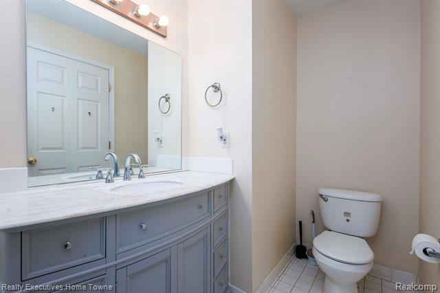 Builiding view twenty five for 4289 Berkshire, Sterling Heights, MI. 48314