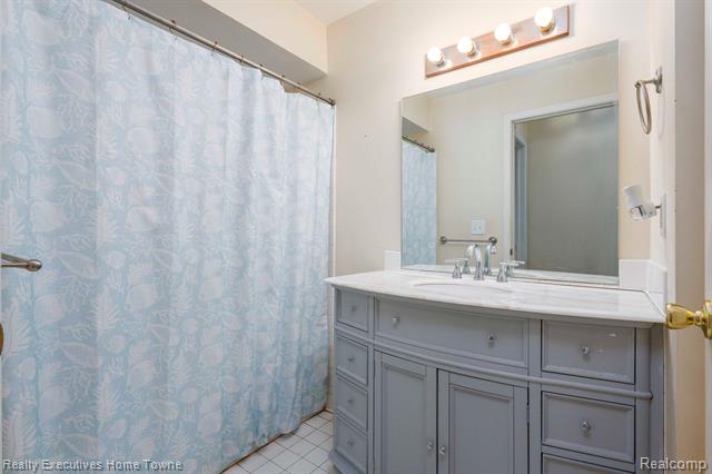 Builiding view twenty four for 4289 Berkshire, Sterling Heights, MI. 48314