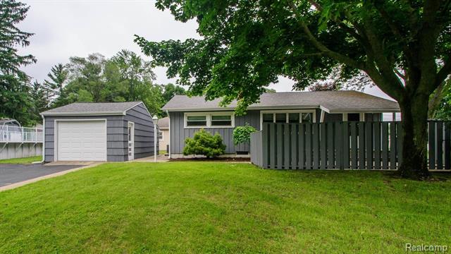 front view for 5494 Sherwood Drive, Jackson, Mi. 49201