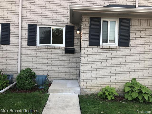 front view for 27431 Hoover Road, Warren, Mi. 48093