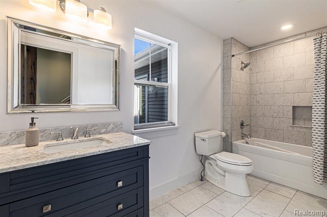 Builiding view seventeen for 609 Ironwood, Ann Arbor, MI. 48103