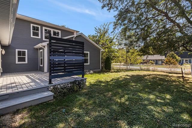 Builiding view twenty one for 609 Ironwood, Ann Arbor, MI. 48103