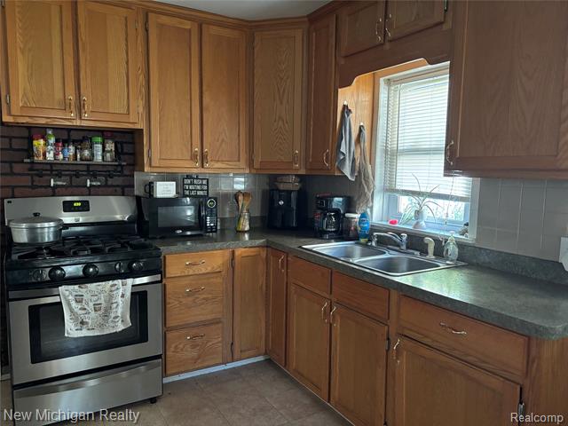 Builiding view five for 108 Floral, Saint Johns, MI. 48879