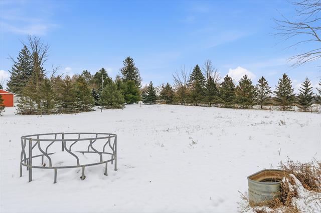 Builiding view thirty five for 8595 Columbia, Eaton Rapids, MI. 48827