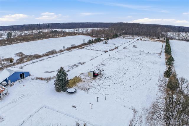 Builiding view two for 8595 Columbia, Eaton Rapids, MI. 48827