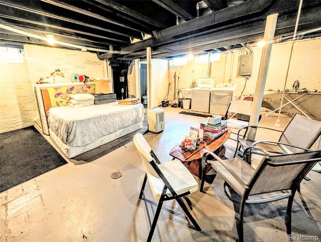 Builiding view twenty two for 17211 Huntington, Detroit, MI. 48219